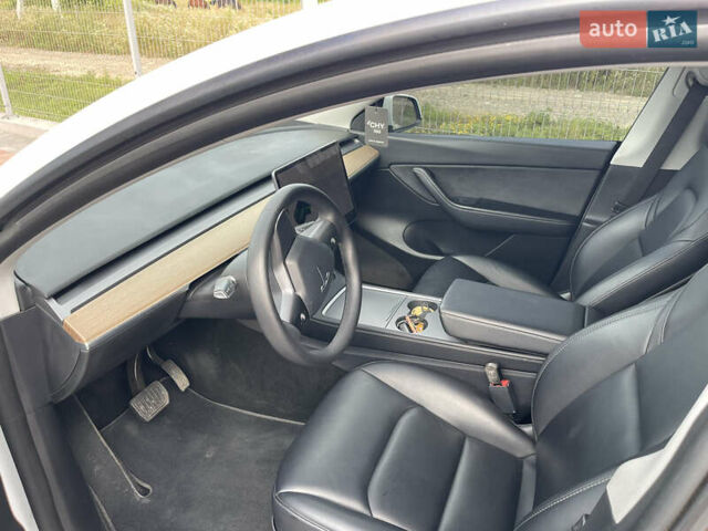 Белый Тесла Model Y, объемом двигателя 0 л и пробегом 49 тыс. км за 27500 $, фото 7 на Automoto.ua