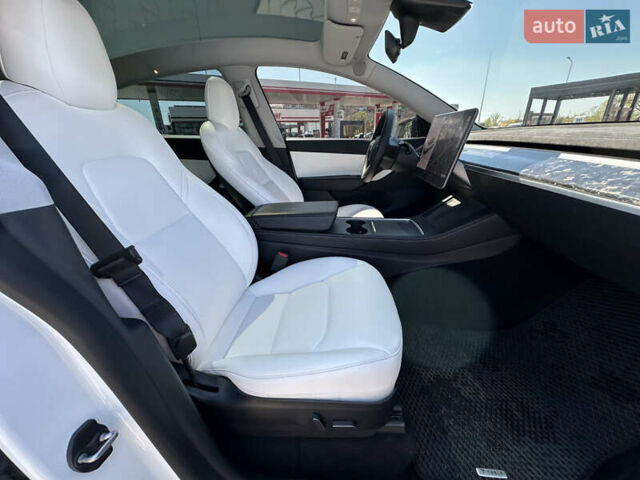 Белый Тесла Model Y, объемом двигателя 0 л и пробегом 51 тыс. км за 29500 $, фото 24 на Automoto.ua