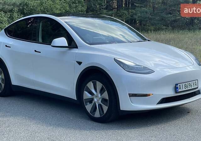 Белый Тесла Model Y, объемом двигателя 0 л и пробегом 65 тыс. км за 29999 $, фото 3 на Automoto.ua