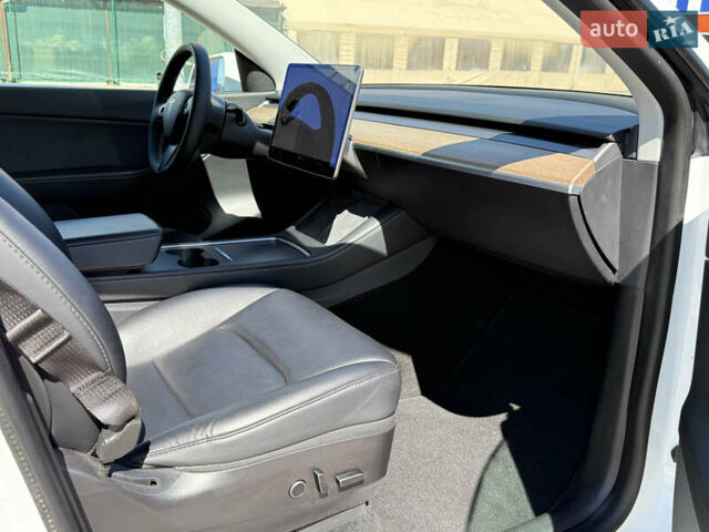 Белый Тесла Model Y, объемом двигателя 0 л и пробегом 110 тыс. км за 27750 $, фото 40 на Automoto.ua