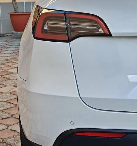 Белый Тесла Model Y, объемом двигателя 0 л и пробегом 74 тыс. км за 33500 $, фото 10 на Automoto.ua