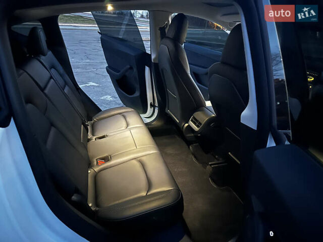 Белый Тесла Model Y, объемом двигателя 0 л и пробегом 55 тыс. км за 25450 $, фото 61 на Automoto.ua