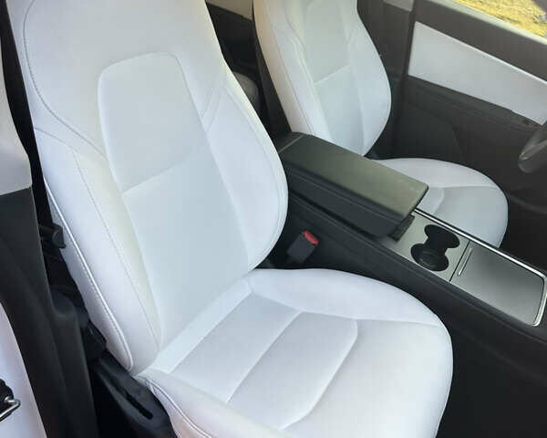 Белый Тесла Model Y, объемом двигателя 0 л и пробегом 31 тыс. км за 26900 $, фото 8 на Automoto.ua