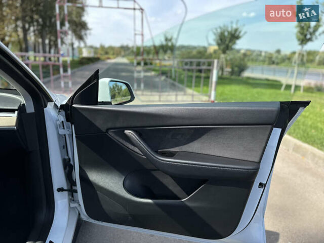 Білий Тесла Model Y, об'ємом двигуна 0 л та пробігом 119 тис. км за 19499 $, фото 16 на Automoto.ua