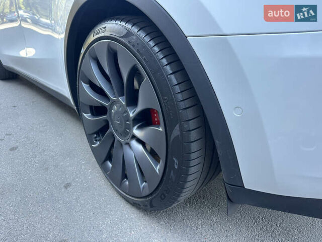 Белый Тесла Model Y, объемом двигателя 0 л и пробегом 51 тыс. км за 29500 $, фото 10 на Automoto.ua