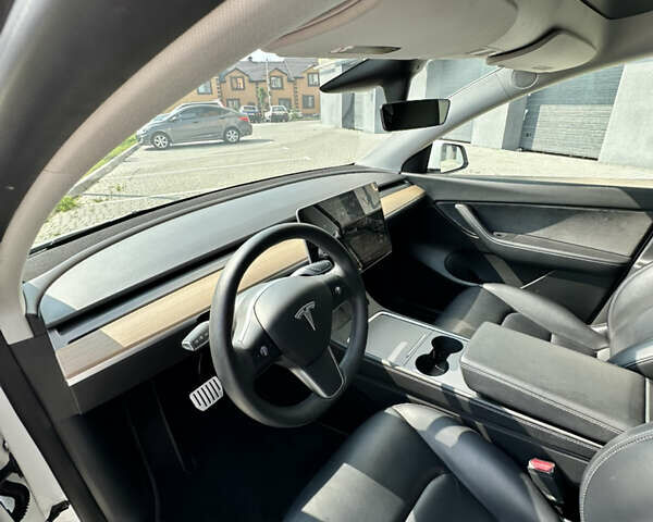 Білий Тесла Model Y, об'ємом двигуна 0 л та пробігом 70 тис. км за 26700 $, фото 19 на Automoto.ua