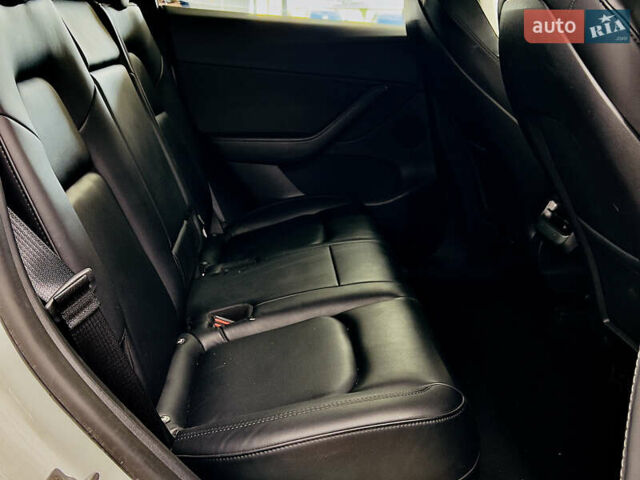 Білий Тесла Model Y, об'ємом двигуна 0 л та пробігом 74 тис. км за 24979 $, фото 12 на Automoto.ua