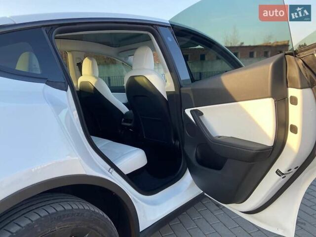Білий Тесла Model Y, об'ємом двигуна 0 л та пробігом 41 тис. км за 24500 $, фото 8 на Automoto.ua