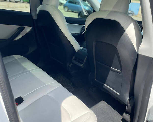 Тесла Model Y 2021 в Запорожье на Automoto.ua Белый Тесла Model Y, объемом двигателя 0 л и пробегом 84 тыс. км за 22000 $, фото 1 на Automoto.ua