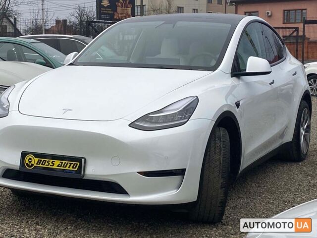 Белый Тесла Model Y, объемом двигателя 75 л и пробегом 45 тыс. км за 35999 $, фото 2 на Automoto.ua