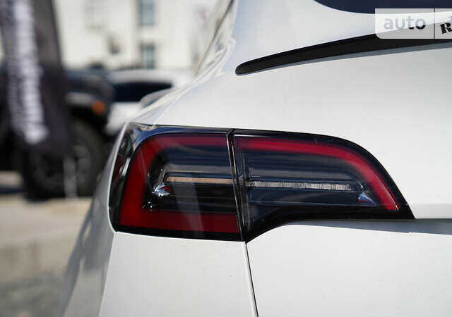 Белый Тесла Model Y, объемом двигателя 0 л и пробегом 30 тыс. км за 26900 $, фото 6 на Automoto.ua