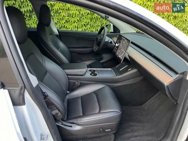 Белый Тесла Model Y, объемом двигателя 0 л и пробегом 69 тыс. км за 24900 $, фото 4 на Automoto.ua