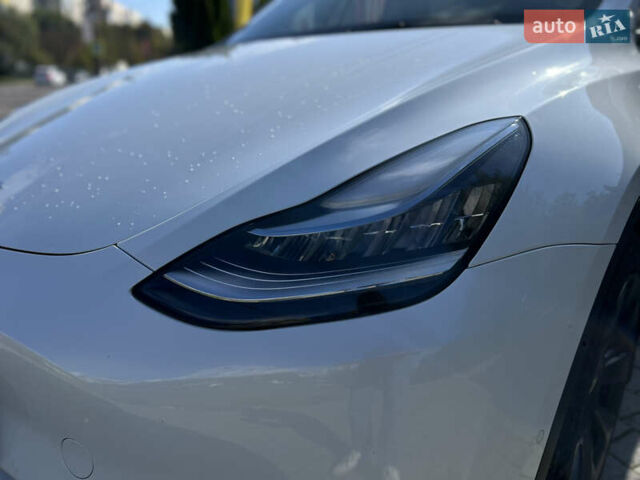 Белый Тесла Model Y, объемом двигателя 0 л и пробегом 88 тыс. км за 25700 $, фото 11 на Automoto.ua