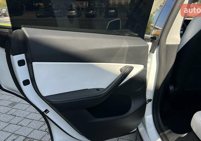 Белый Тесла Model Y, объемом двигателя 0 л и пробегом 88 тыс. км за 25700 $, фото 16 на Automoto.ua