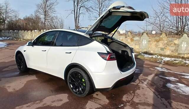 Белый Тесла Model Y, объемом двигателя 0 л и пробегом 61 тыс. км за 25950 $, фото 10 на Automoto.ua