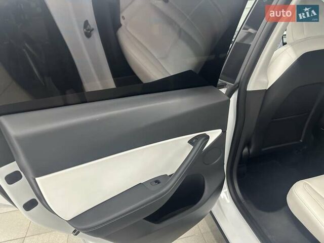Білий Тесла Model Y, об'ємом двигуна 0 л та пробігом 91 тис. км за 19200 $, фото 17 на Automoto.ua