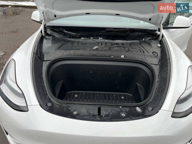 Білий Тесла Model Y, об'ємом двигуна 0 л та пробігом 88 тис. км за 24900 $, фото 45 на Automoto.ua