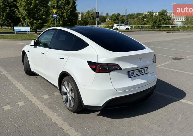 Белый Тесла Model Y, объемом двигателя 0 л и пробегом 44 тыс. км за 28500 $, фото 2 на Automoto.ua