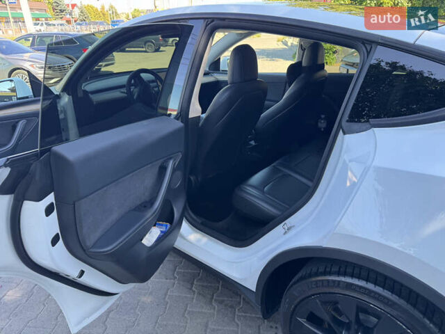Белый Тесла Model Y, объемом двигателя 0 л и пробегом 120 тыс. км за 32500 $, фото 5 на Automoto.ua