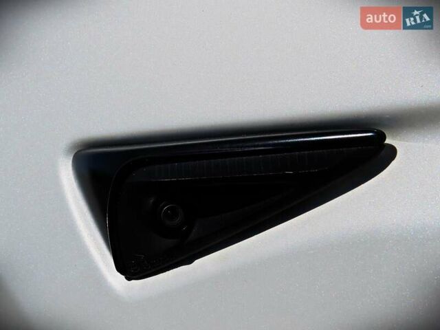 Білий Тесла Model Y, об'ємом двигуна 0 л та пробігом 67 тис. км за 25500 $, фото 5 на Automoto.ua