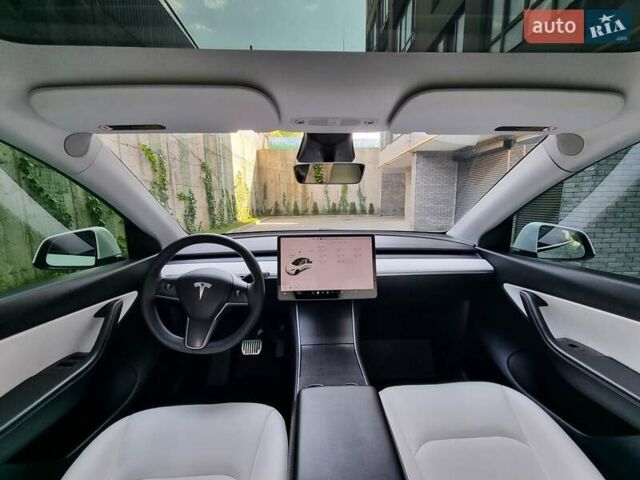 Белый Тесла Model Y, объемом двигателя 0 л и пробегом 98 тыс. км за 26499 $, фото 1 на Automoto.ua