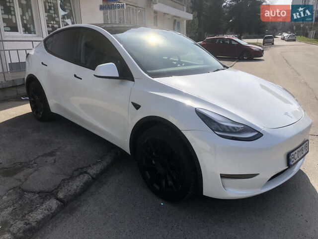 Белый Тесла Model Y, объемом двигателя 0 л и пробегом 25 тыс. км за 28100 $, фото 2 на Automoto.ua