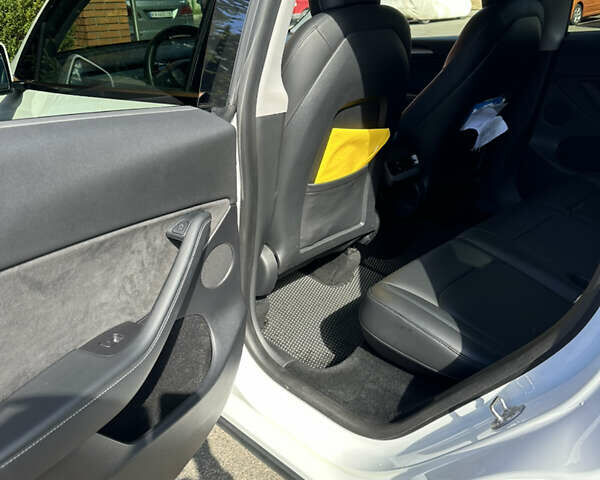 Тесла Model Y 2021 в Киеве на Automoto.ua Белый Тесла Model Y, объемом двигателя 0 л и пробегом 117 тыс. км за 35000 $, фото 22 на Automoto.ua