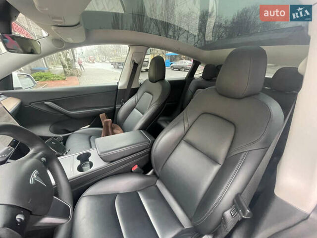 Белый Тесла Model Y, объемом двигателя 0 л и пробегом 83 тыс. км за 28000 $, фото 5 на Automoto.ua