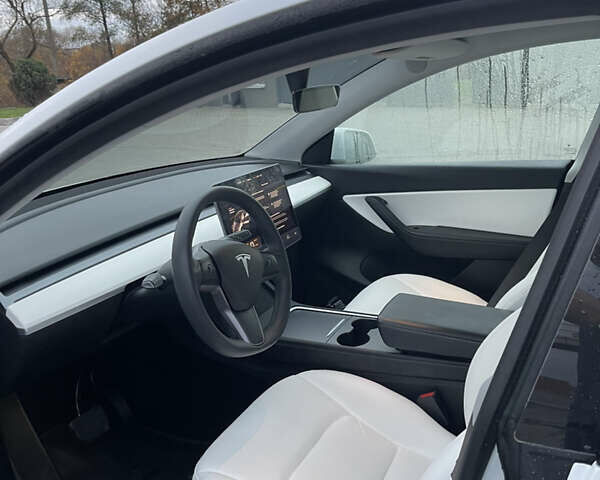 Белый Тесла Model Y, объемом двигателя 0 л и пробегом 55 тыс. км за 28000 $, фото 9 на Automoto.ua