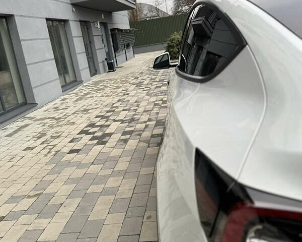 Білий Тесла Model Y, об'ємом двигуна 0 л та пробігом 116 тис. км за 26500 $, фото 4 на Automoto.ua