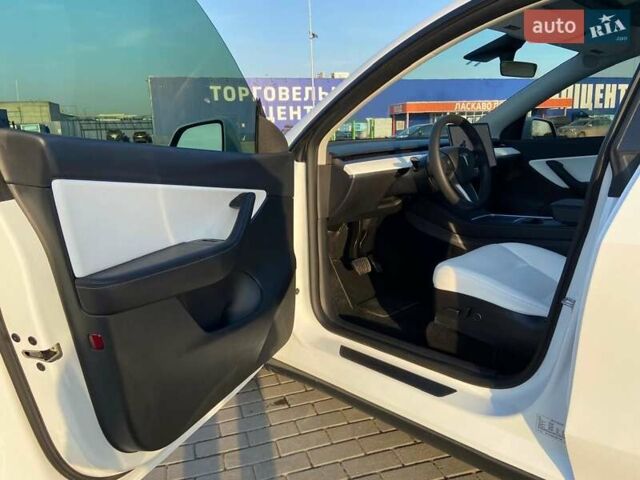 Білий Тесла Model Y, об'ємом двигуна 0 л та пробігом 41 тис. км за 24500 $, фото 9 на Automoto.ua