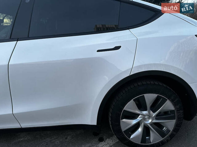 Белый Тесла Model Y, объемом двигателя 0 л и пробегом 55 тыс. км за 25450 $, фото 27 на Automoto.ua