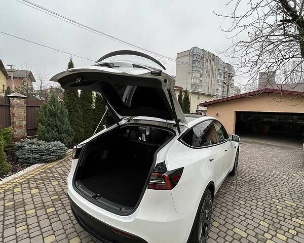 Белый Тесла Model Y, объемом двигателя 0 л и пробегом 13 тыс. км за 64000 $, фото 18 на Automoto.ua