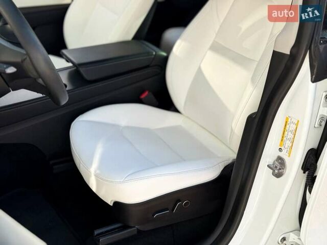Білий Тесла Model Y, об'ємом двигуна 0 л та пробігом 115 тис. км за 25000 $, фото 12 на Automoto.ua
