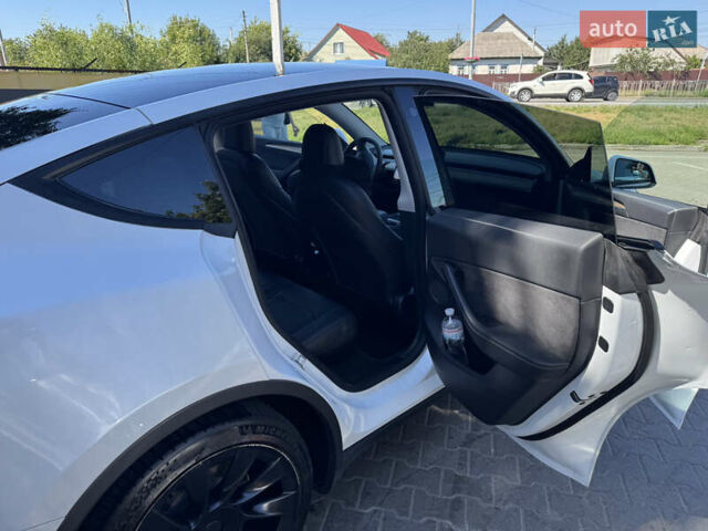 Белый Тесла Model Y, объемом двигателя 0 л и пробегом 120 тыс. км за 32500 $, фото 10 на Automoto.ua