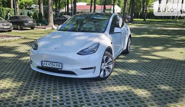 Белый Тесла Model Y, объемом двигателя 0 л и пробегом 39 тыс. км за 32500 $, фото 1 на Automoto.ua