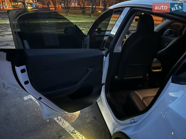 Белый Тесла Model Y, объемом двигателя 0 л и пробегом 55 тыс. км за 25450 $, фото 55 на Automoto.ua