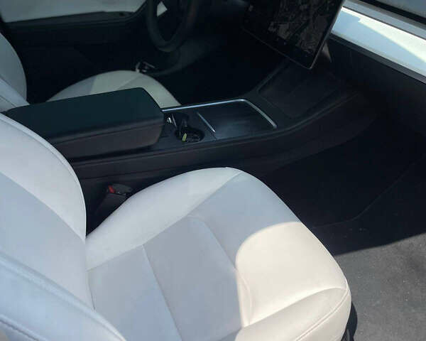 Тесла Model Y 2021 в Запорожье на Automoto.ua Белый Тесла Model Y, объемом двигателя 0 л и пробегом 84 тыс. км за 22000 $, фото 7 на Automoto.ua