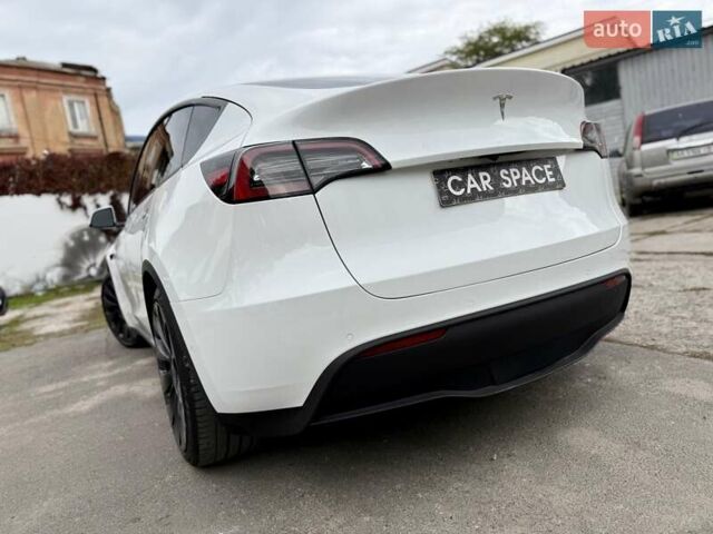 Белый Тесла Model Y, объемом двигателя 0 л и пробегом 88 тыс. км за 26999 $, фото 13 на Automoto.ua