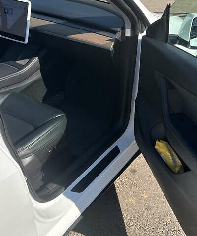 Белый Тесла Model Y, объемом двигателя 0 л и пробегом 145 тыс. км за 22500 $, фото 7 на Automoto.ua