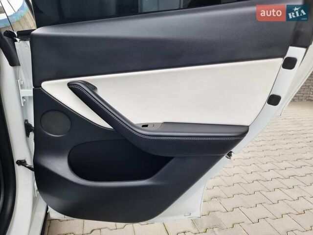 Белый Тесла Model Y, объемом двигателя 0 л и пробегом 98 тыс. км за 26499 $, фото 51 на Automoto.ua