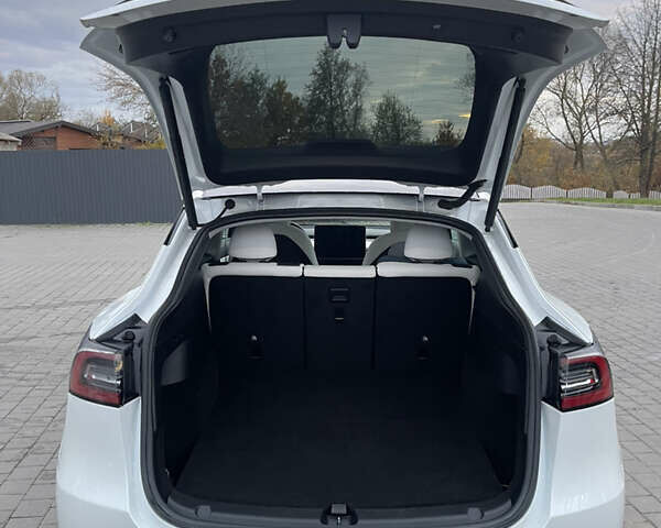 Белый Тесла Model Y, объемом двигателя 0 л и пробегом 55 тыс. км за 28000 $, фото 8 на Automoto.ua