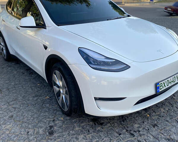Белый Тесла Model Y, объемом двигателя 0 л и пробегом 67 тыс. км за 27500 $, фото 1 на Automoto.ua