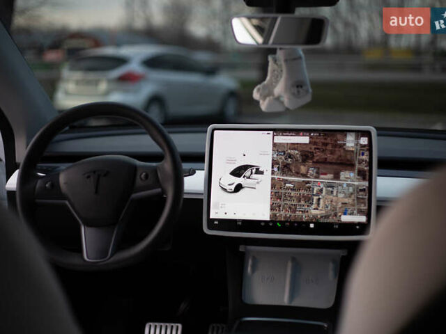 Белый Тесла Model Y, объемом двигателя 0 л и пробегом 55 тыс. км за 33000 $, фото 36 на Automoto.ua
