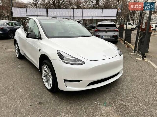 Білий Тесла Model Y, об'ємом двигуна 0 л та пробігом 47 тис. км за 23499 $, фото 4 на Automoto.ua