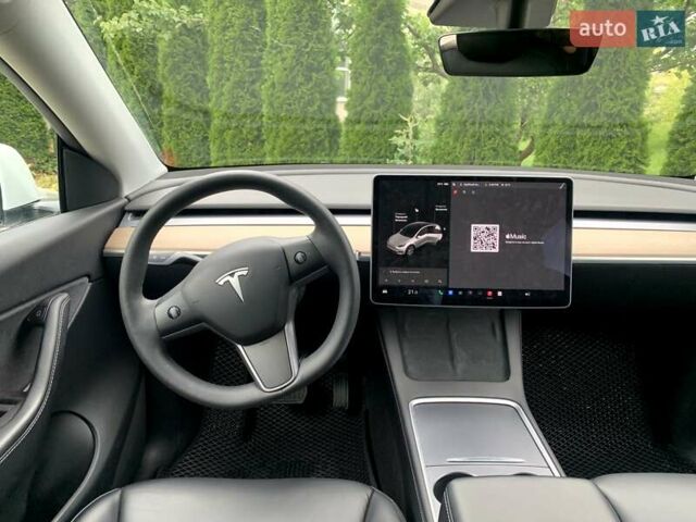 Белый Тесла Model Y, объемом двигателя 0 л и пробегом 40 тыс. км за 28600 $, фото 45 на Automoto.ua