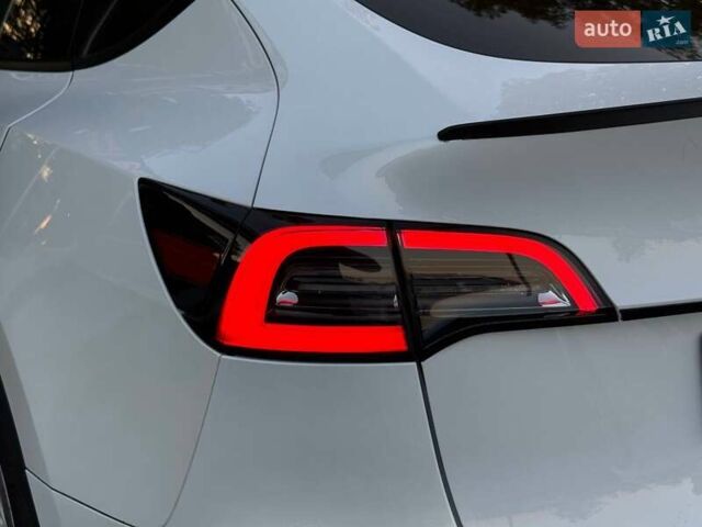 Белый Тесла Model Y, объемом двигателя 0 л и пробегом 156 тыс. км за 22500 $, фото 19 на Automoto.ua