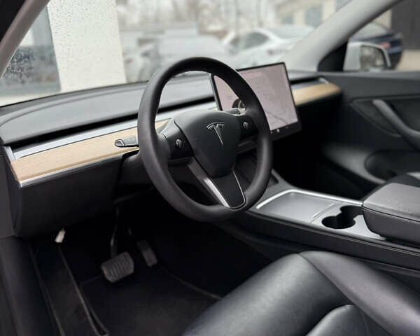 Белый Тесла Model Y, объемом двигателя 0 л и пробегом 77 тыс. км за 24200 $, фото 26 на Automoto.ua
