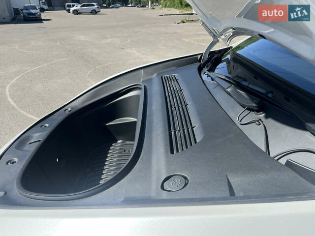 Белый Тесла Model Y, объемом двигателя 0 л и пробегом 63 тыс. км за 25500 $, фото 34 на Automoto.ua