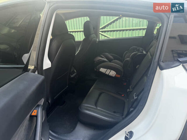 Белый Тесла Model Y, объемом двигателя 0 л и пробегом 69 тыс. км за 25900 $, фото 14 на Automoto.ua